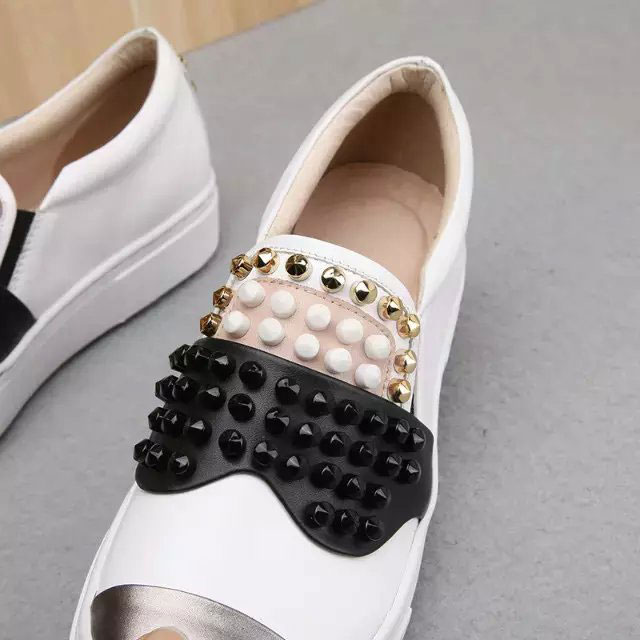 2016 Fendi women Flats whoes in Calfskin Leather with Rivet