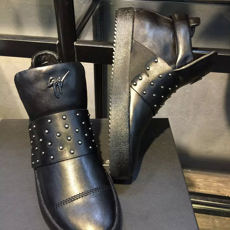 2016 Giuseppe Zanotti men Cowhide leather Sneaker with rivet