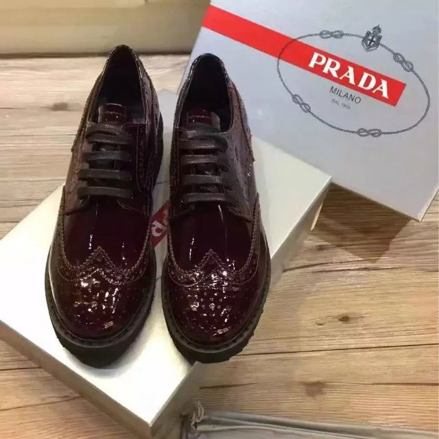 2016 Latest Prada women shoes in Patent leather