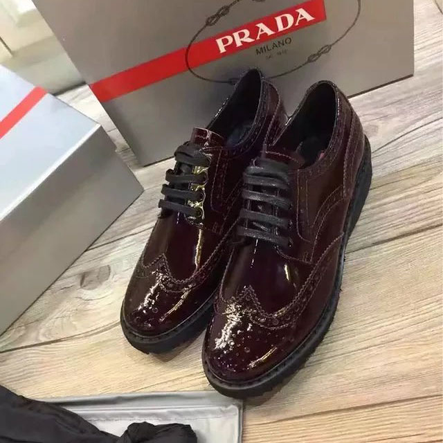 2016 Latest Prada women shoes in Patent leather