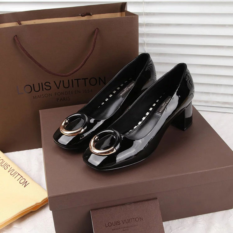 2016 Louis vitton women shoes in Patent leather