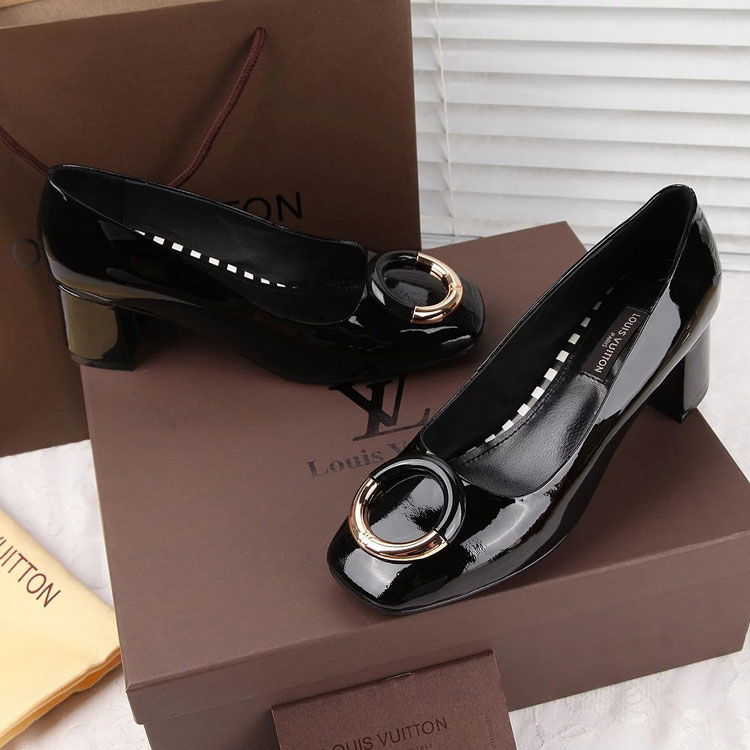 2016 Louis vitton women shoes in Patent leather