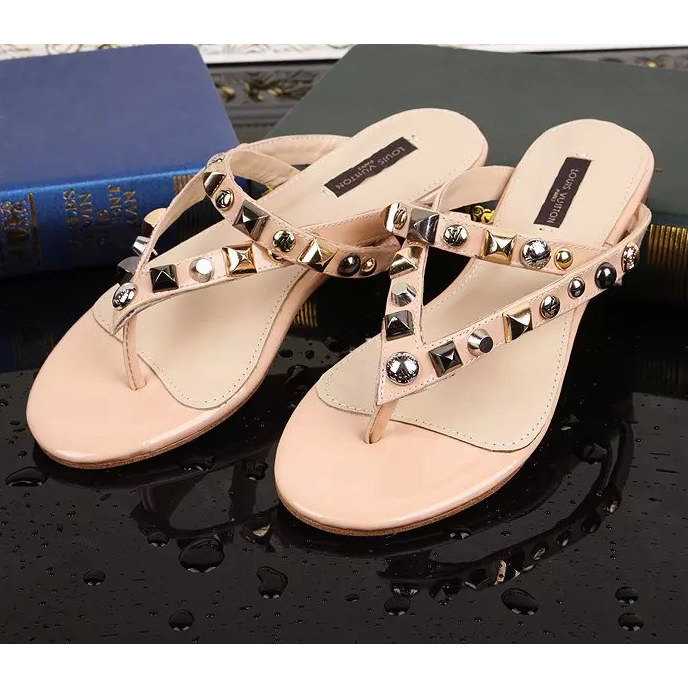 2016 Louis vitton women slippers in Paint leather with rivet