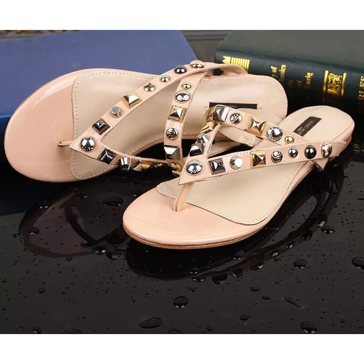 2016 Louis vitton women slippers in Paint leather with rivet