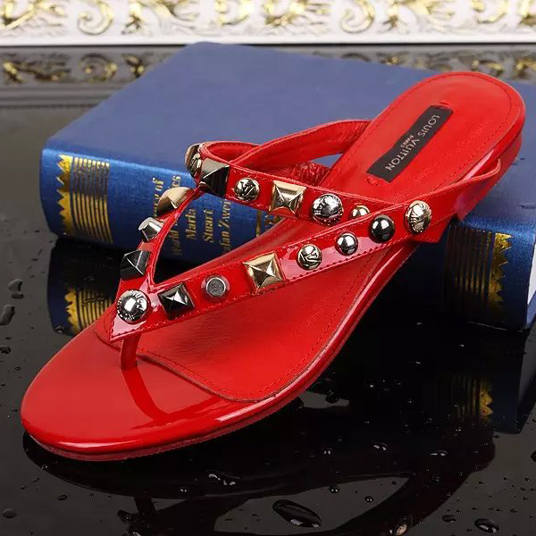 2016 Louis vitton women slippers in Paint leather with rivet