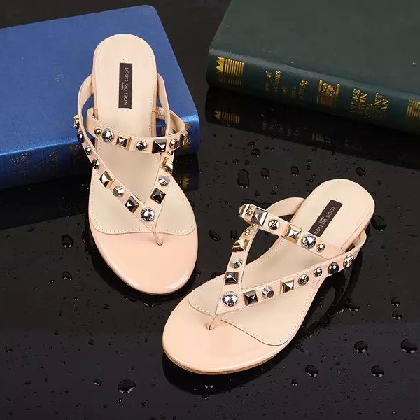 2016 Louis vitton women slippers in Paint leather with rivet