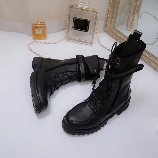 2016 Mcqueen women Boots in Calfskin leather