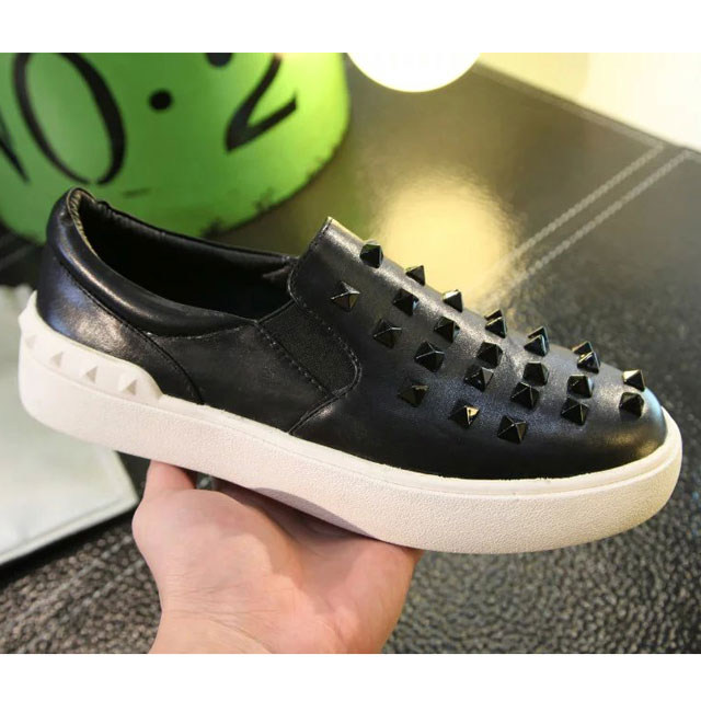 2016 Valentino casual shoes in Cowhide leather with rivet