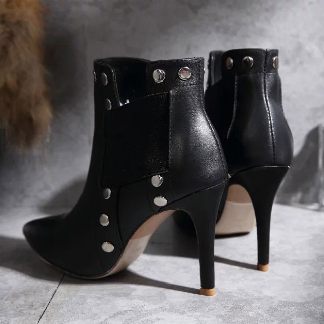 2016 Valentino women Boots in Calfskin leather