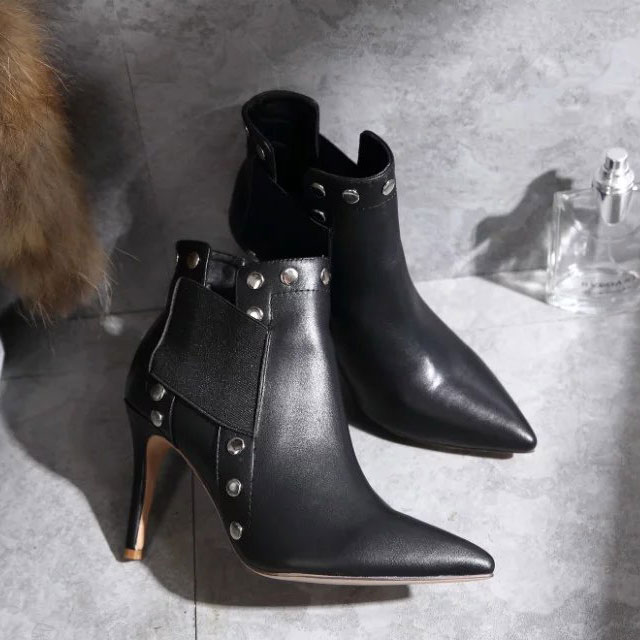 2016 Valentino women Boots in Calfskin leather