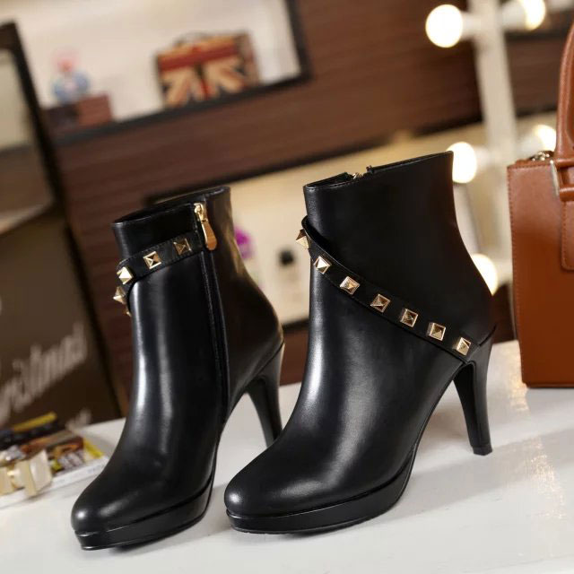 2016 Valentino women Boots in Calfskin leather