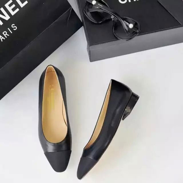 2016 chanle Flat shoes in Cowhide leather