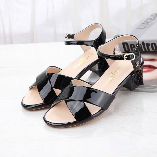 2016 chanle Sandals in Patent leather