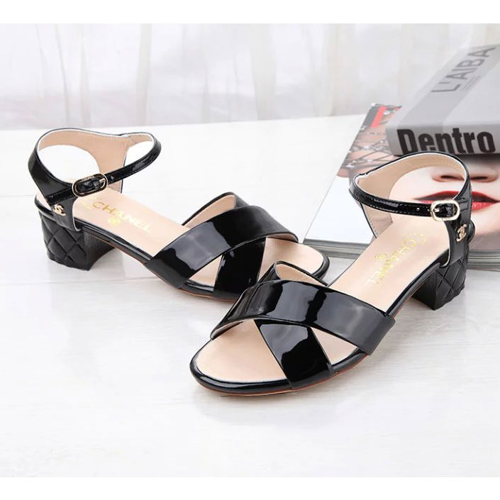 2016 chanle Sandals in Patent leather