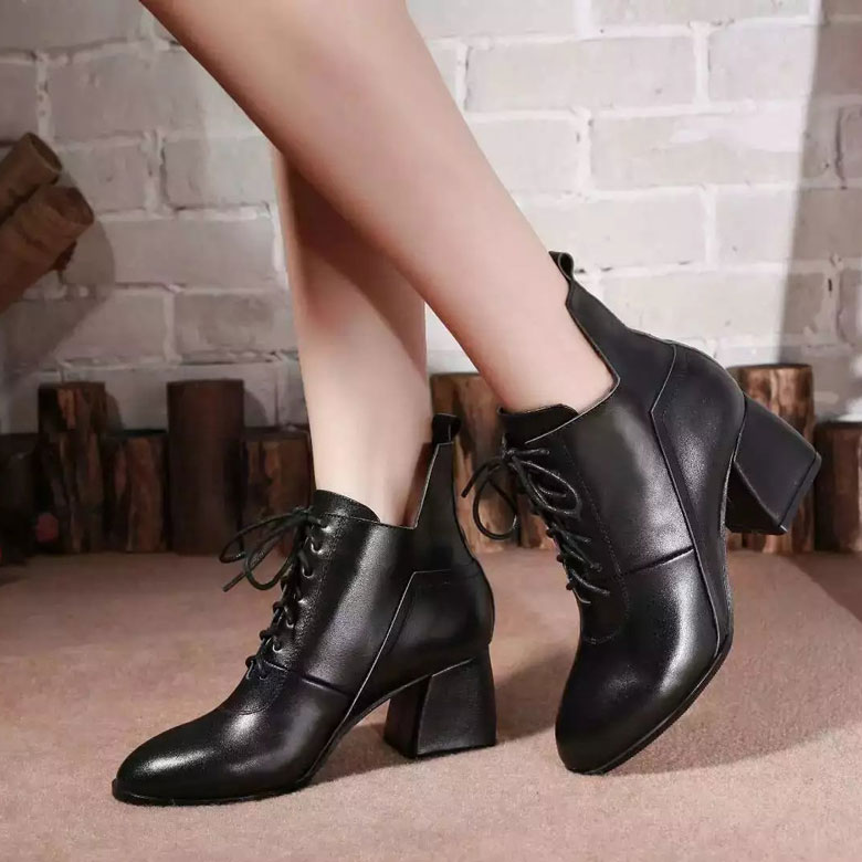 2016 chanle women Boots in Calfskin Leather