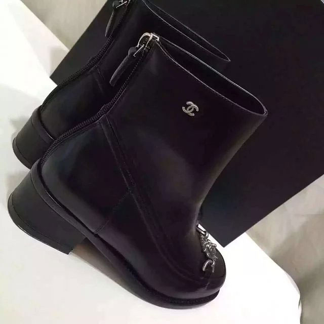 2016 chanle women Boots in Calfskin leather