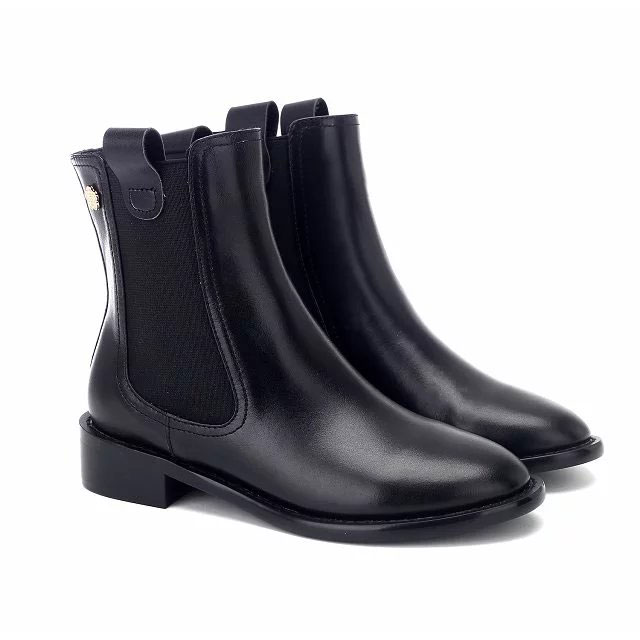 2016 chanle women Boots in Calfskin leather