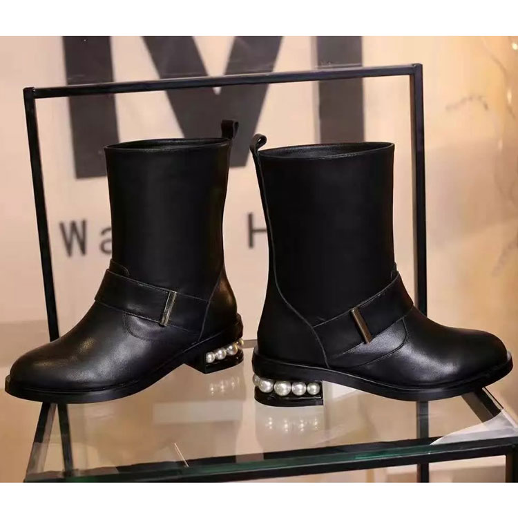 2016 chanle women Boots in Calfskin leather