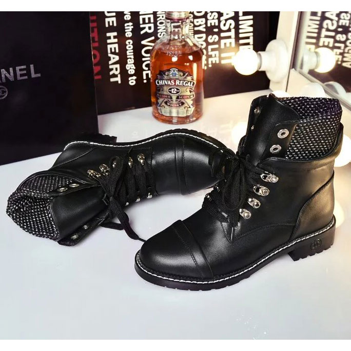 2016 chanle women Boots in Calfskin leather