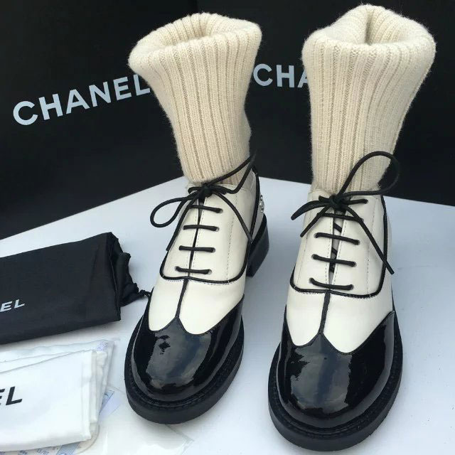 2016 chanle women Boots in Patent leather