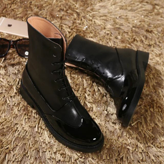 2016 chanle women Boots in Patent leather