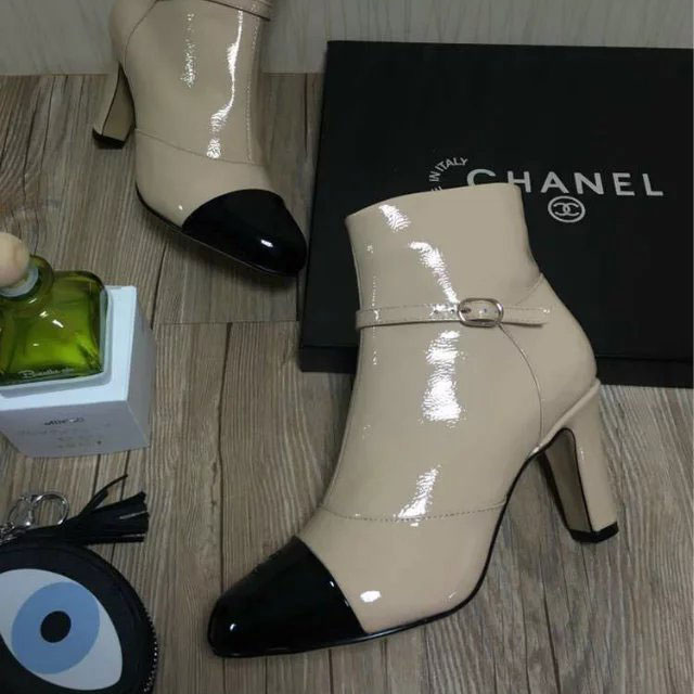 2016 chanle women Boots in Patent leather