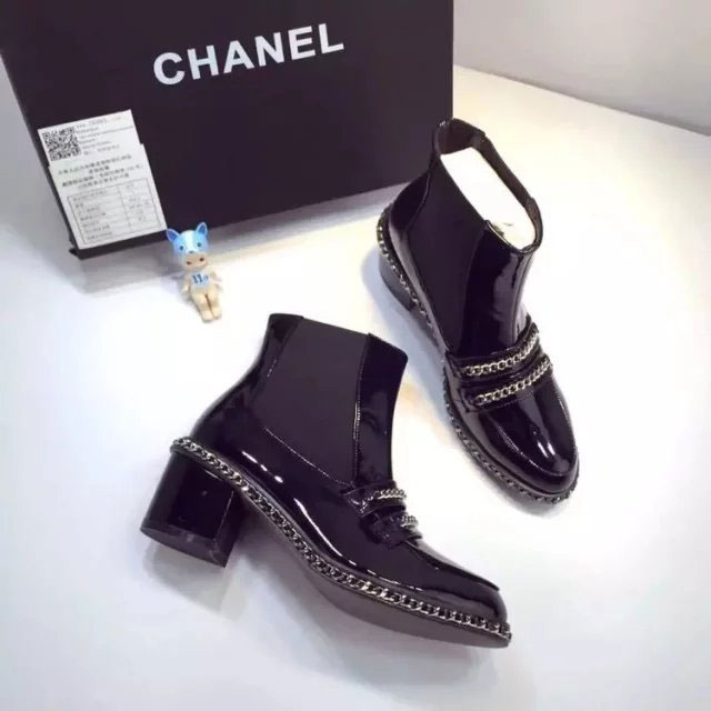 2016 chanle women Boots in Patent leather