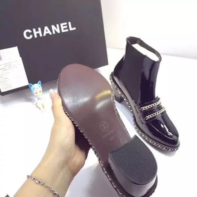 2016 chanle women Boots in Patent leather