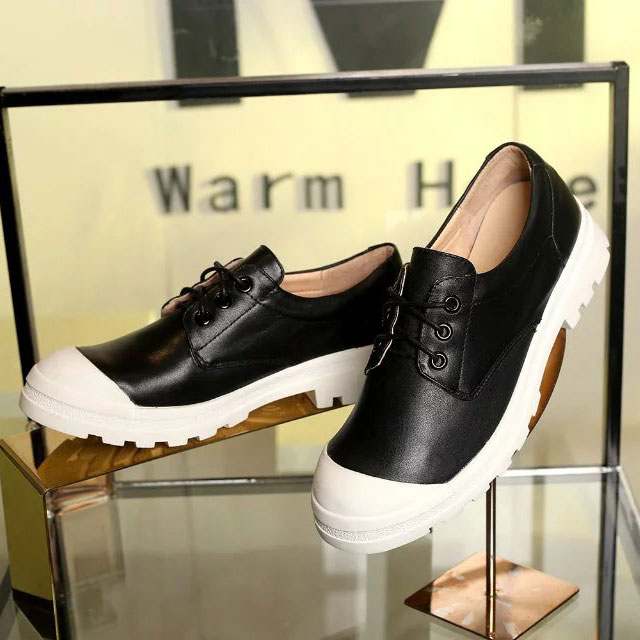 2016 chanle women Casual shoes in Calfskin Leather