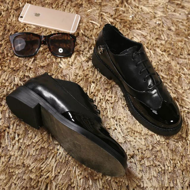 2016 chanle women Casual shoes in Patent leather