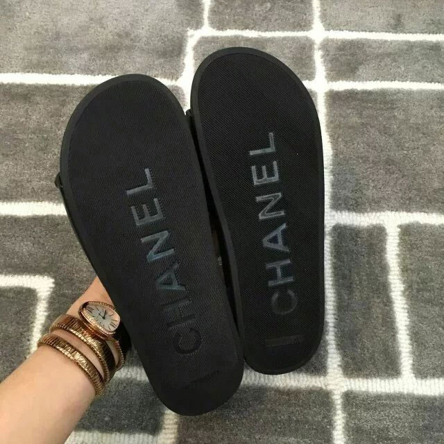 2016 chanle women Slippers in Calfskin leather