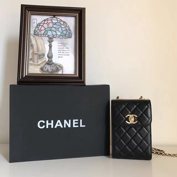 2017 Chanel Phone bag Black Original Sheepskin leather A79301 Gold