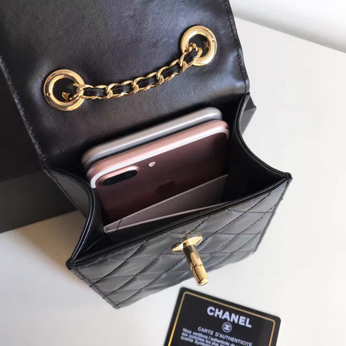 2017 Chanel Phone bag Black Original Sheepskin leather A79301 Gold