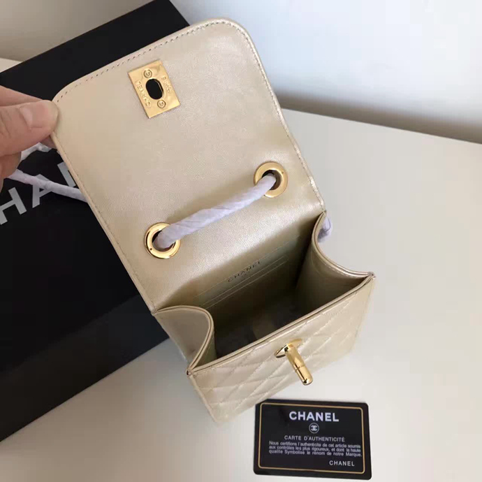 2017 Chanel Phone bag Gold Original Sheepskin leather A79301 Gold