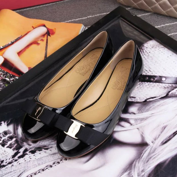 2017 Ferragamo women Flat shoes in Patent leather