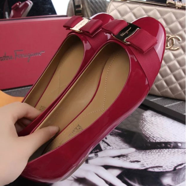 2017 Ferragamo women Flat shoes in Patent leather