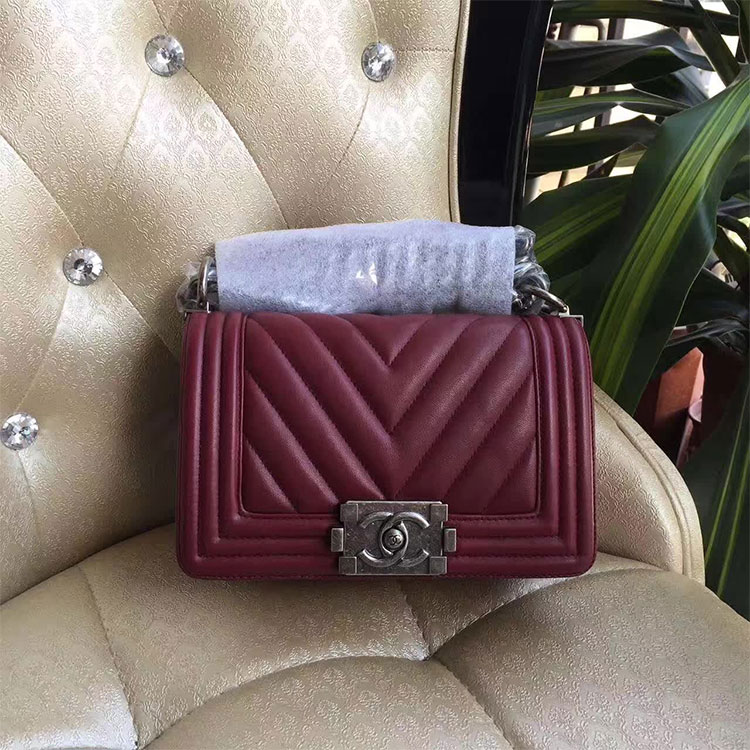 2017 Le Boy Chanel Flap Shoulder Bag Original Lambskin Leather A67085 Claret