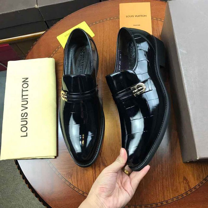 2017 Louis Vuitton men shoes in Calf Leather