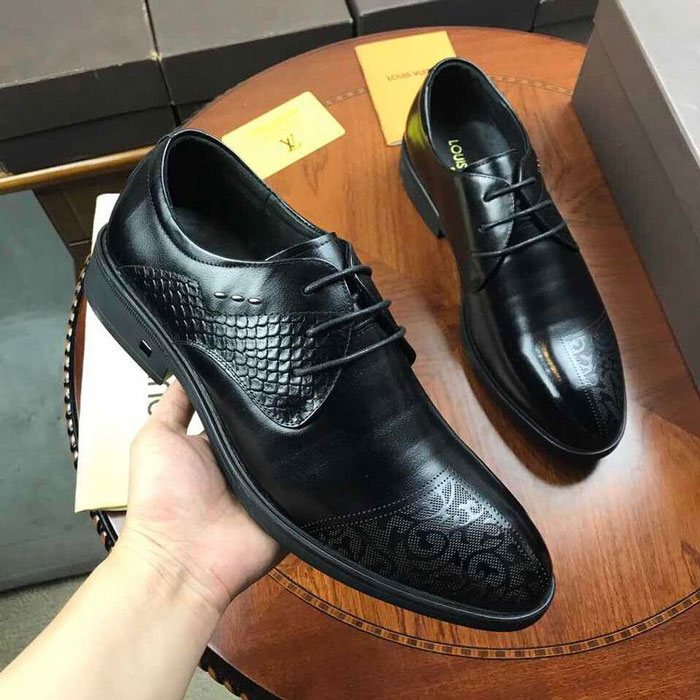 2017 Louis Vuitton men shoes in Calf Leather