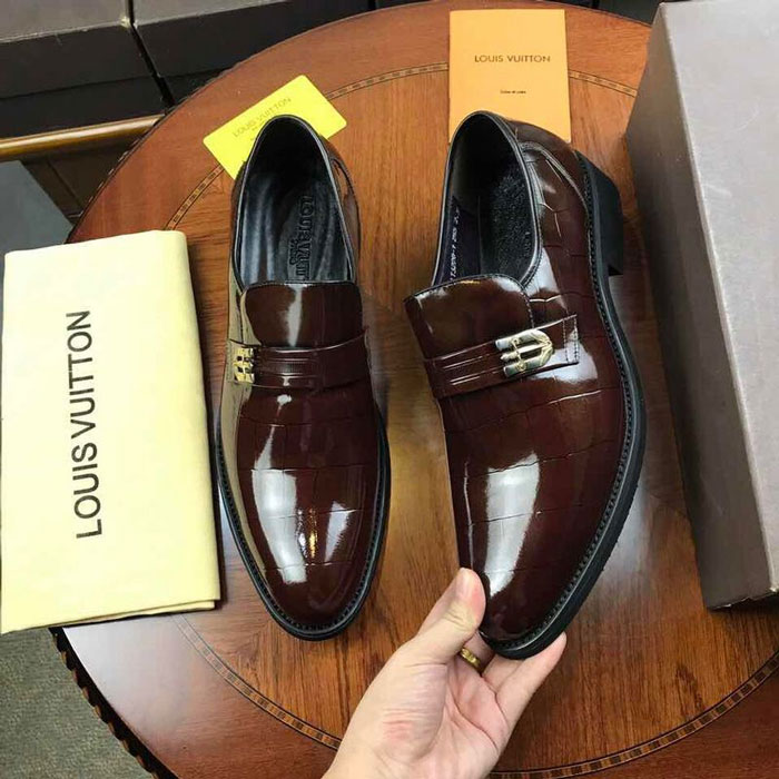 2017 Louis Vuitton men shoes in Calf Leather