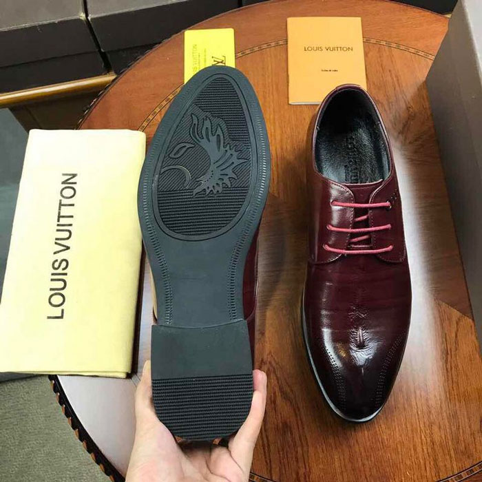 2017 Louis Vuitton men shoes in Calf Leather