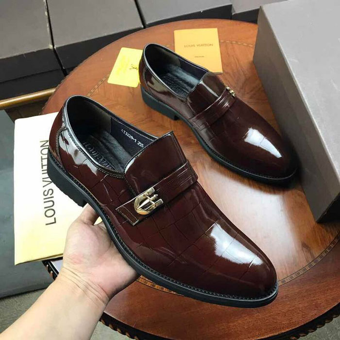 2017 Louis Vuitton men shoes in Calf Leather