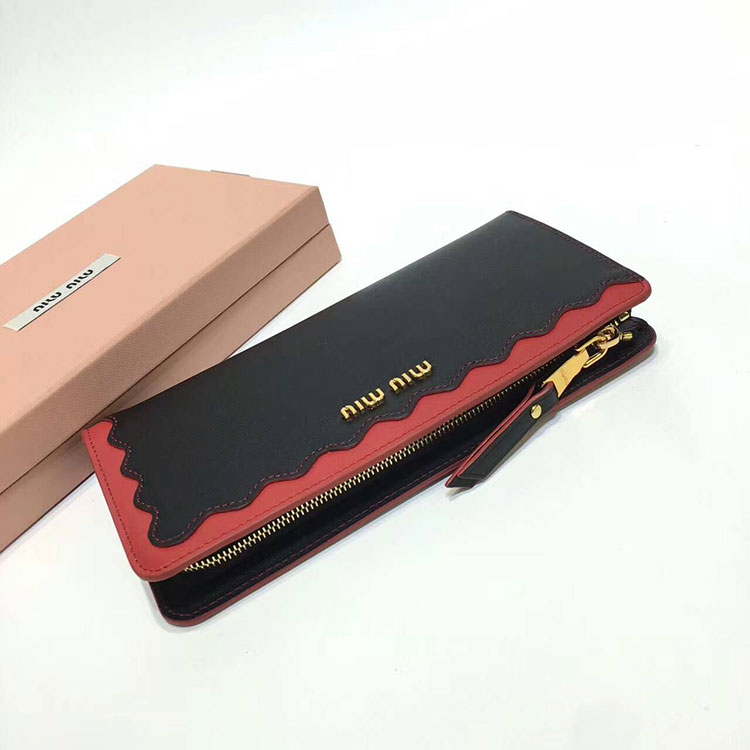 2017 MiuMiu Zipper wallet in Original Calfskin 5ML010