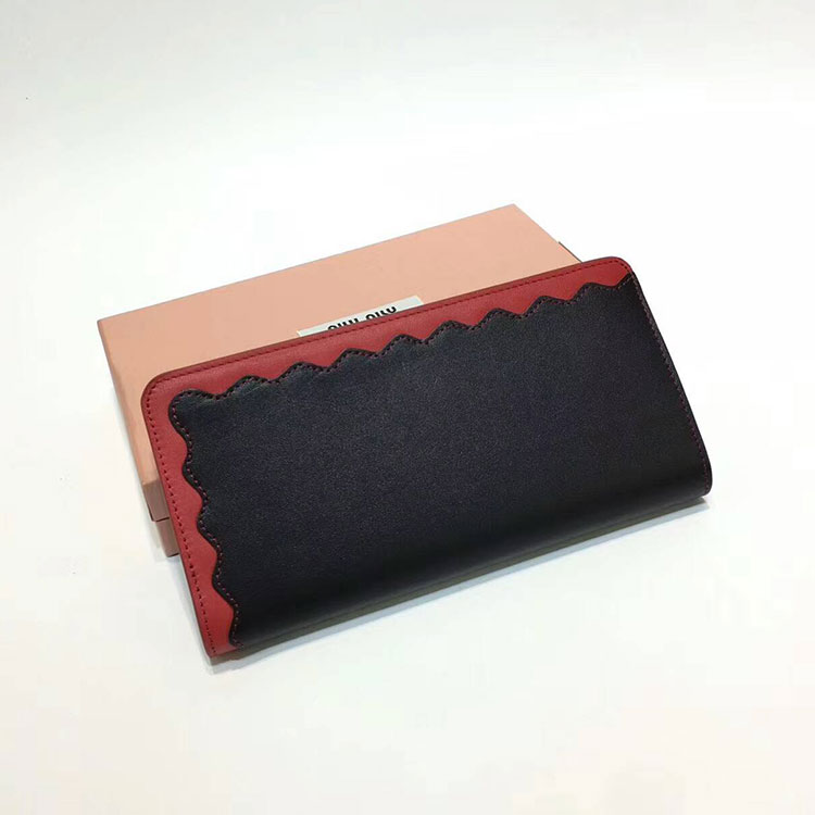 2017 MiuMiu Zipper wallet in Original Calfskin 5ML010