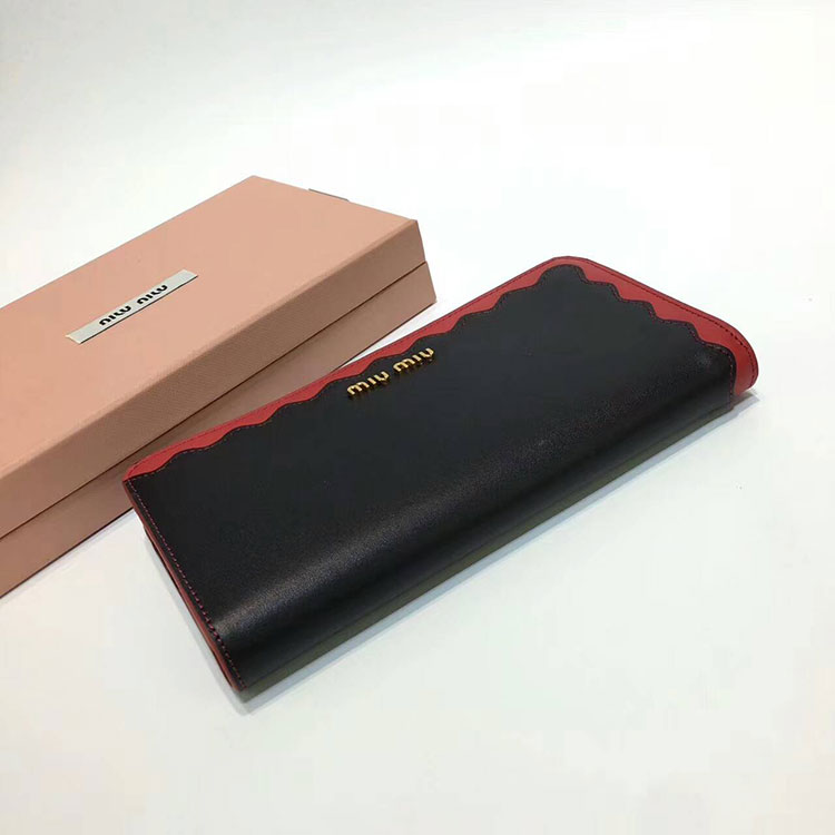 2017 MiuMiu Zipper wallet in Original Calfskin 5ML010