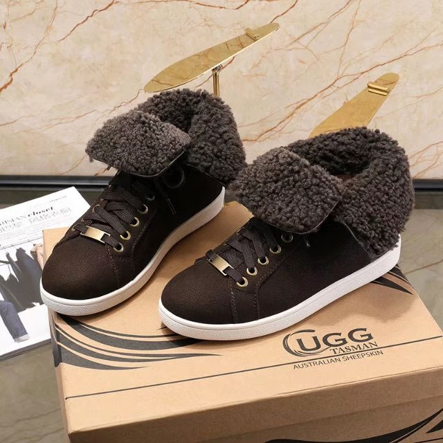 2017 UGG women Sneakers in Nubuck Leather