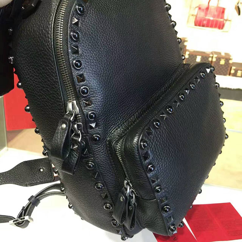 2017 VALENTINO ROCKSTUD ROLLING MEDIUM BACKPACK 0858