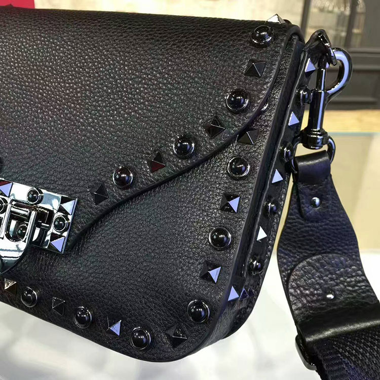 2017 Valentino GUITAR ROCKSTUD ROLLING CROSS BODY BAG 0937