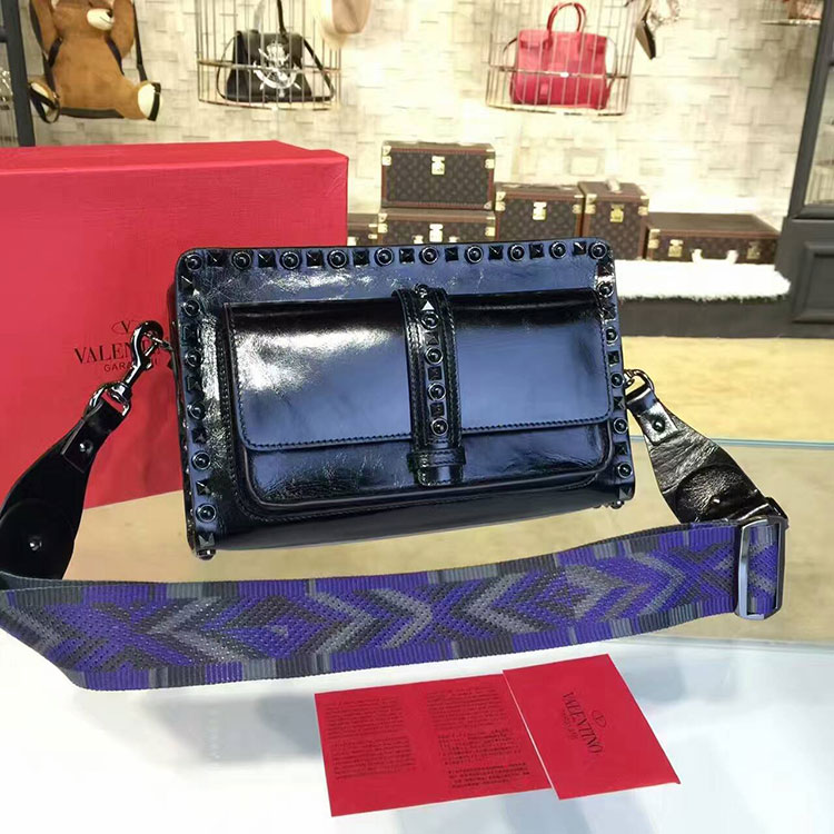 2017 Valentino GUITAR ROCKSTUD ROLLING NOIR CROSS BAG 0126