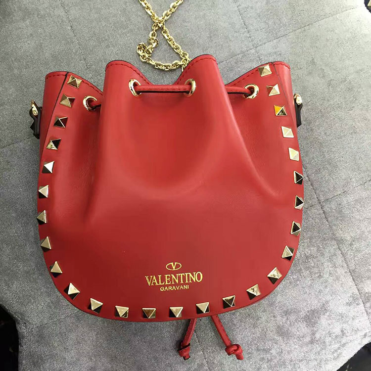 2017 Valentino Garavani Rockstud bucket bag 0678